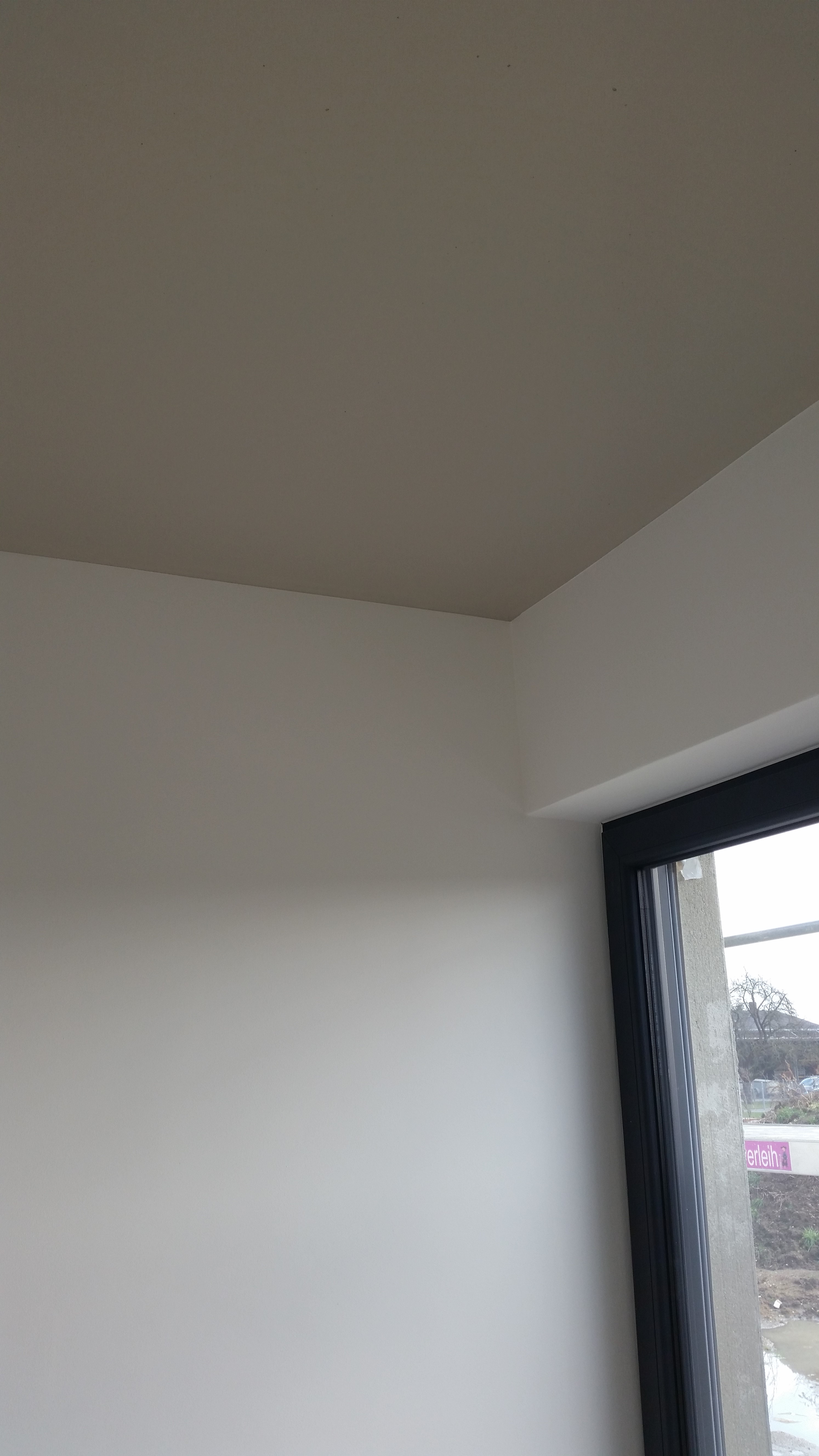 Schlafzimmerzimmer: Wände weiß und Decke Grau abgesetzt